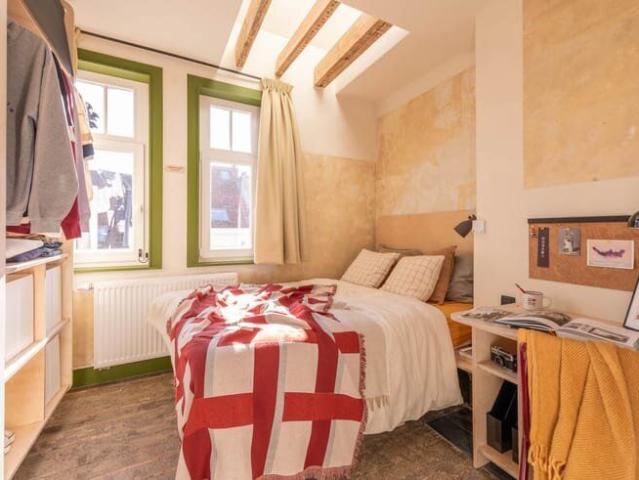 Rooms in a a beautiful shared house with outdoor space