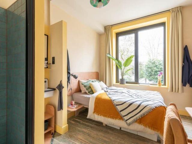 Rooms in a a beautiful shared house with coworking space