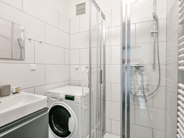 Roomy Landstraße 1BR w/ Elevator, near Metro U3, Vienna Amsterdam Apartments for Rent