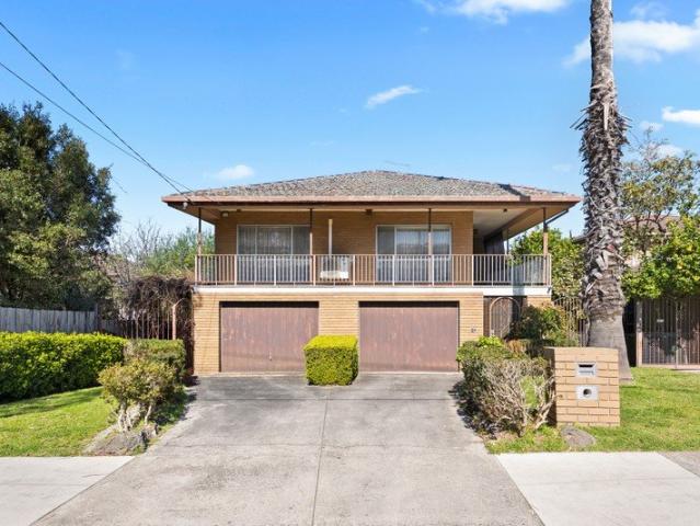 Roomy Residence Ripe for Reinvention