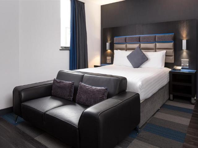 Roomzzz Chester City Smart Studio. 1 bed flat to rent £2,500 pcm £577 pw