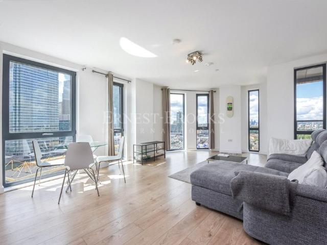 Roosevelt Tower, 18 Williamsburg. 2 bed apartment to rent £2,800 pcm £646 pw