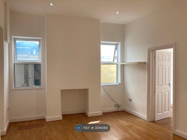 Roath, Cardiff CF24, 2 bed flat to rent, £975 pcm | PrimeLocation