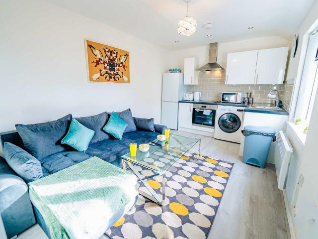 Roath CF24, 1 bed flat to rent, £1,661 pcm | PrimeLocation