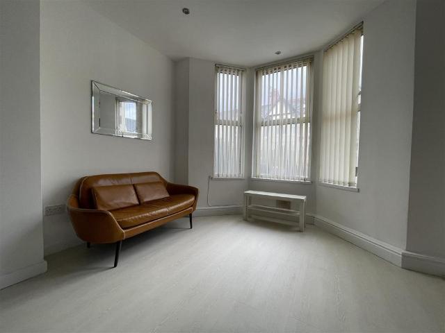 Roath Court Place, Cardiff 1 bed apartment to rent £825 pcm £190 pw