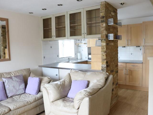Road, Ashford TW15, 1 bed semi detached house to rent, £1,300 pcm | PrimeLocation