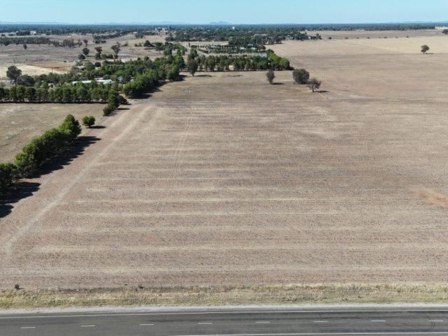 Road Train dual Tar Road frontage + Flood Free 30 Acres in 80 km Zone