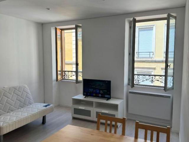 ROANNE A LOUER STUDIO MEUBLE