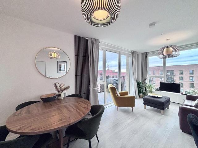 Robusta Court, 57 Farine Avenue, Hayes 2 bed apartment to rent £2,000 pcm £462 pw
