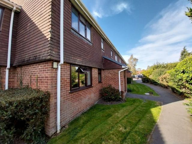 Robyns Way, Edenbridge TN8, 1 bed flat to rent, £1,150 pcm | PrimeLocation