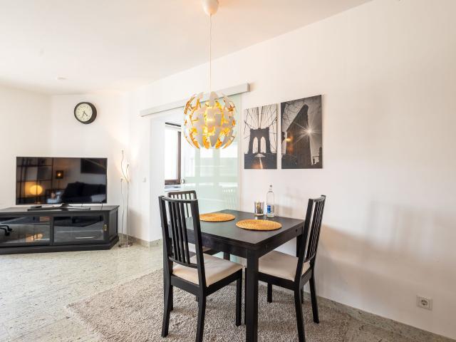 Rob’s Suite: 2 room apartment with panoramic views of Opernplatz and bedroom with private bathroom