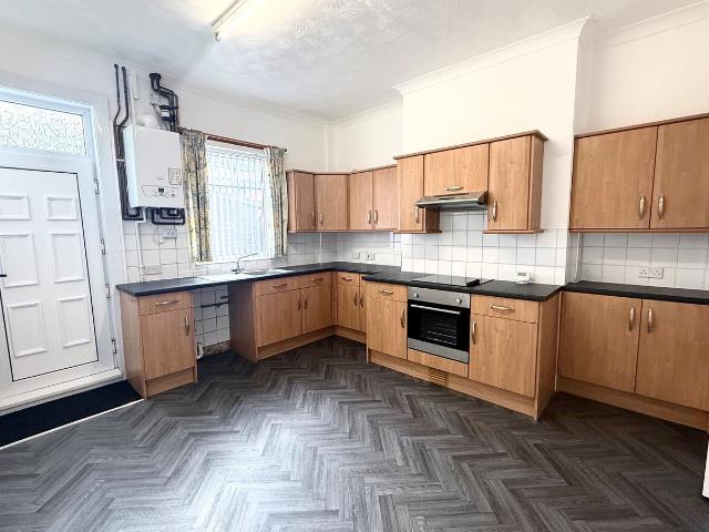 Robbins Terrace, Pontefract WF7, 2 bed property to rent, £800 pcm | PrimeLocation