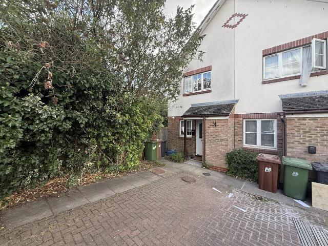 Robeson Way, Borehamwood WD6 2 bed end of terrace house to rent £1,995 pcm £460 pw