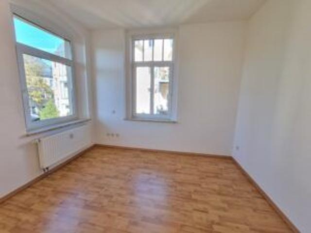 Robert Blum Str. 11, Wohnung 8 ~~~ Balkon, Tageslichtbad mit Wanne, Abstellraum, Pkw Stellplatz