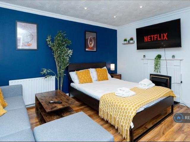 Robert Mack Court, Portsmouth, PO1 1 bed flat to rent £1,200 pcm £277 pw