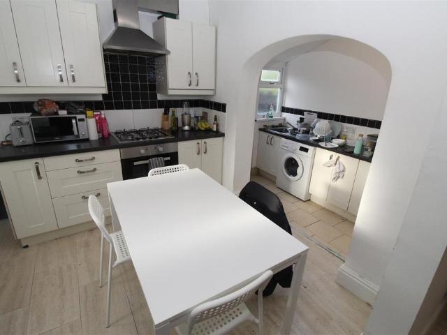 Robert Street, Cardiff CF24 4 bed house to rent £2,200 pcm £508 pw