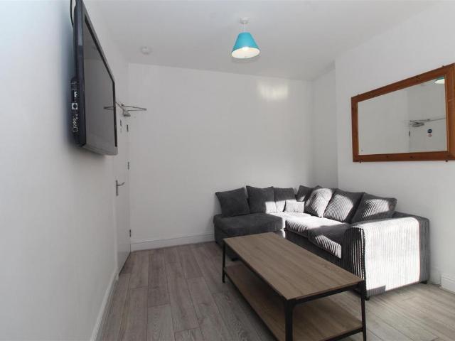 Robert Street, Cardiff CF24 4 bed house to rent £2,200 pcm £508 pw