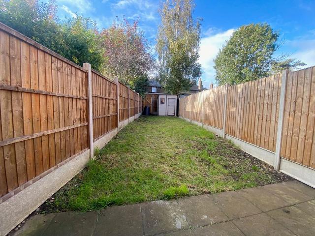 Roberts Close, Orpington BR5, 2 bed terraced house to rent, £1,750 pcm | PrimeLocation