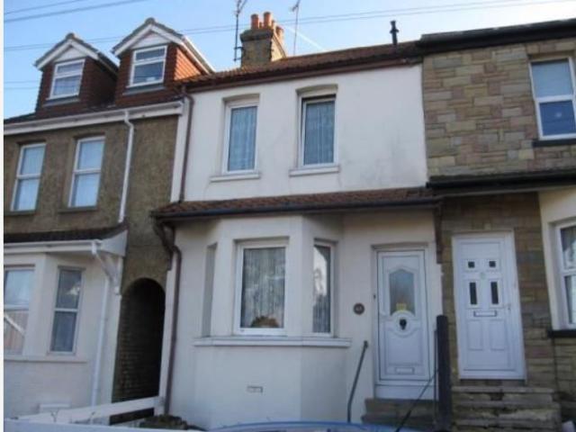 Roberts Road, Gillingham ME8, 2 bed terraced house to rent, £1,500 pcm | PrimeLocation