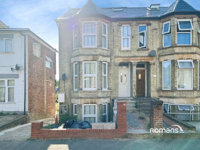 Roberts Road, High Wycombe. 1 bed in a house share to rent £775 pcm £179 pw
