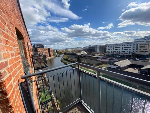 Roberts Wharf, West Yorkshire LS9 2 bed flat to rent £1,350 pcm £312 pw