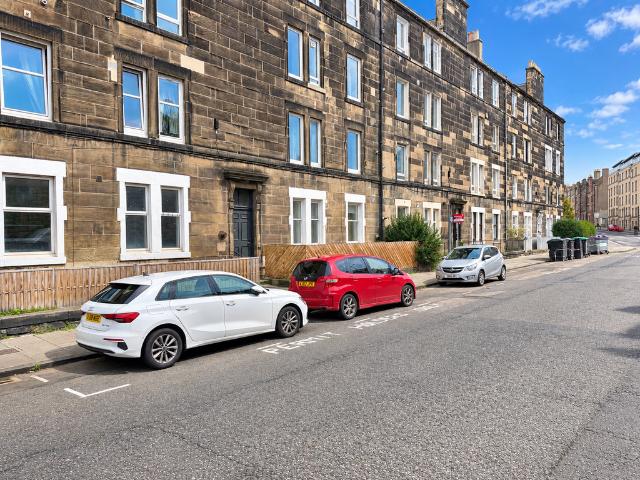Robertson Avenue, Edinburgh EH11 1 bed flat to rent £1,125 pcm £260 pw