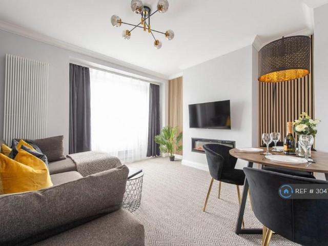 Robertson House, London, SW17 2 bed flat to rent £2,499 pcm £577 pw