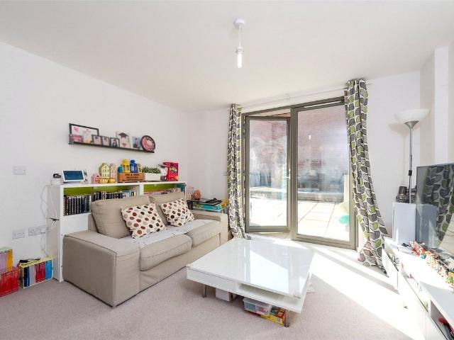 Robertson Road, Canning Town E16, 3 bed maisonette to rent, £3,000 pcm | PrimeLocation