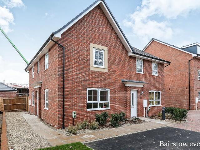 Robin Close, Coventry CV4, 3 bed semi detached house to rent, £1,300 pcm | PrimeLocation