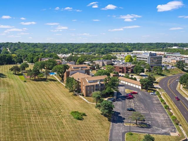 Robin Hill 2 Bedroom Apartment for Rent at 2000 Westown Pkwy, West Des Moines, IA 50265