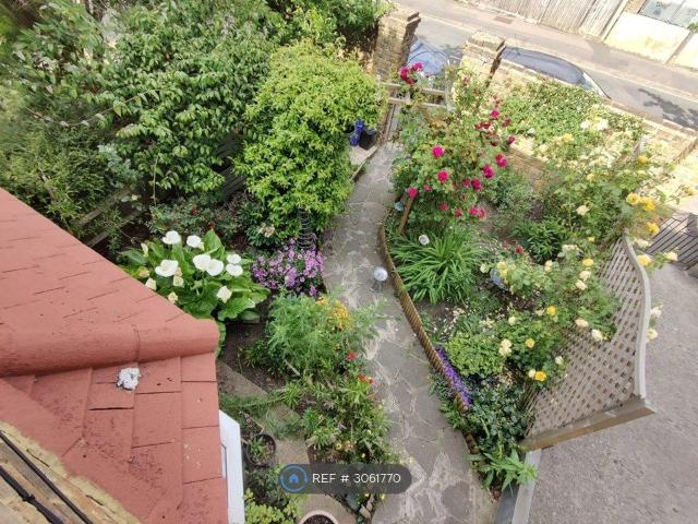 Robin Hood Court, Sutton SM1, 3 bed terraced house to rent, £2,200 pcm | PrimeLocation