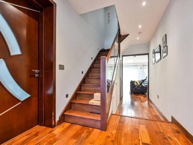 Robin Hood Lane, London, SW15 3PY, United Kingdom | 4 bed duplex for rent #139067855 | Rentberry