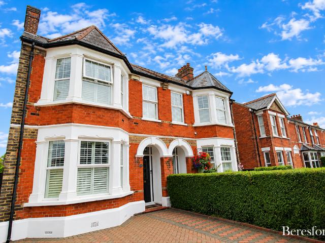 Robin Hood Road, CM15 4 bed semi detached house to rent £3,200 pcm £738 pw