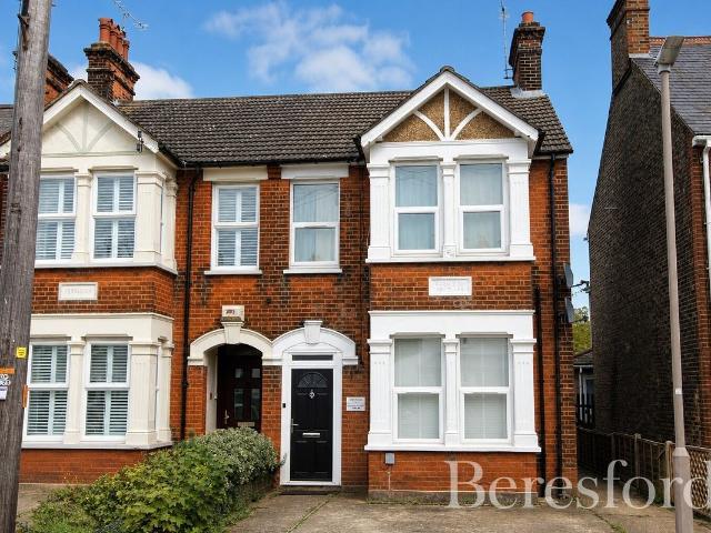 Robin Hood Road CM15, 2 bed flat to rent, £1,500 pcm | PrimeLocation