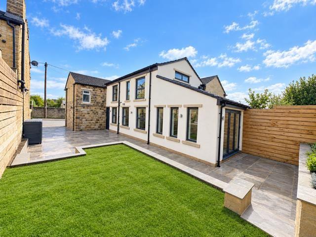 Robin Lane, Pudsey LS28, 2 bed end terrace house to rent, £1,200 pcm | PrimeLocation