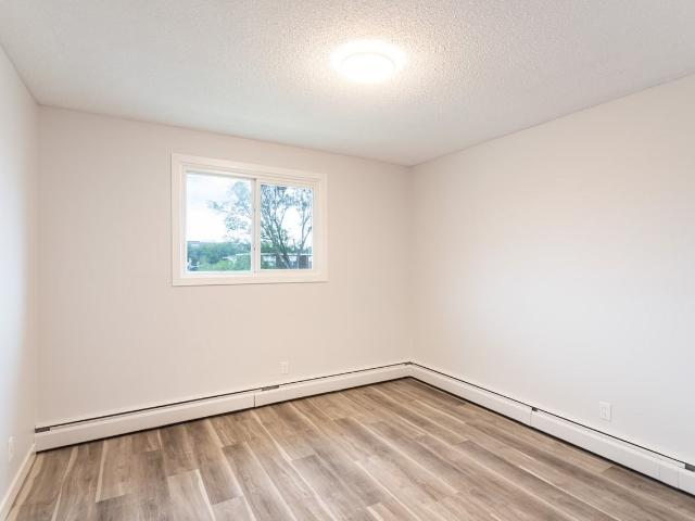 Robin Manor 1 Bedroom Apartment for Rent at 10629 114 St Nw, Edmonton, AB T5H 3J8 Queen Mary Park