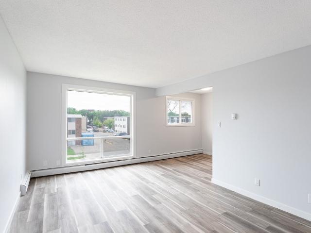Robin Manor Studio Apartment for Rent at 10629 114 St Nw, Edmonton, AB T5H 3J8 Queen Mary Park
