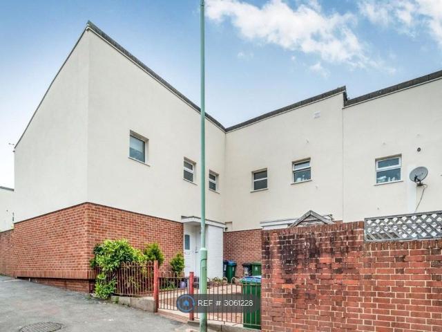 Robin Place, Watford WD25, 3 bed terraced house to rent, £2,350 pcm | PrimeLocation