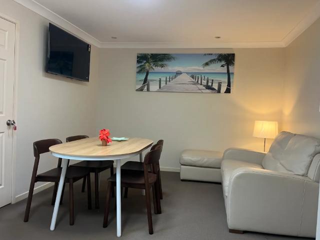 ROBINA FLAT INCLUDING WATER AND ELECTRICITY