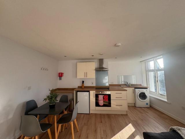 Robinhood Apartment 3 1 bed in a house share to rent £825 pcm £190 pw
