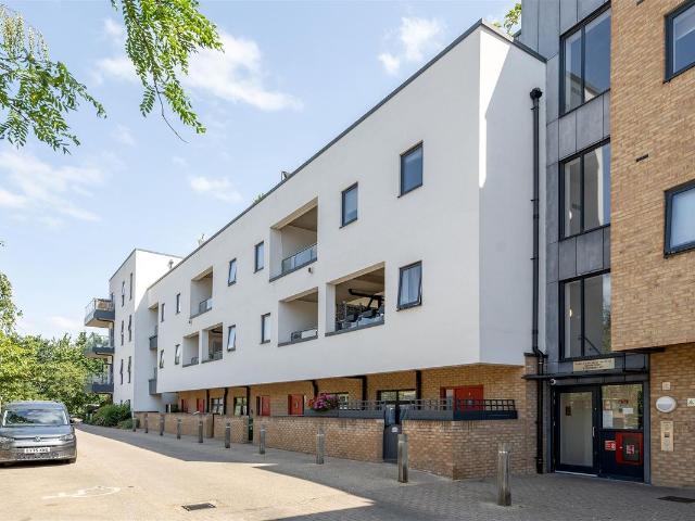 Robinswood Gardens, Walthamstow E17, 3 bed flat to rent, £2,750 pcm | PrimeLocation