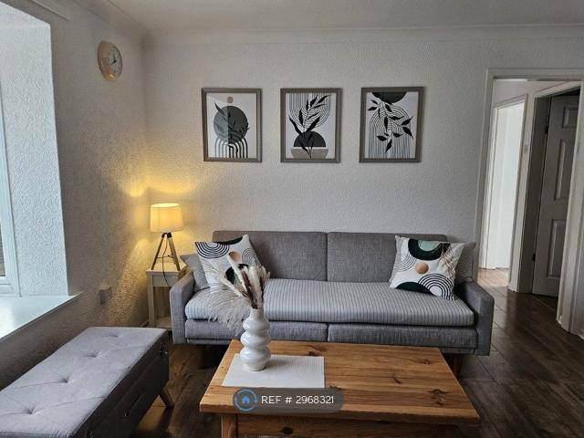 Robins Court, Newark NG24, 2 bed flat to rent, £975 pcm | PrimeLocation