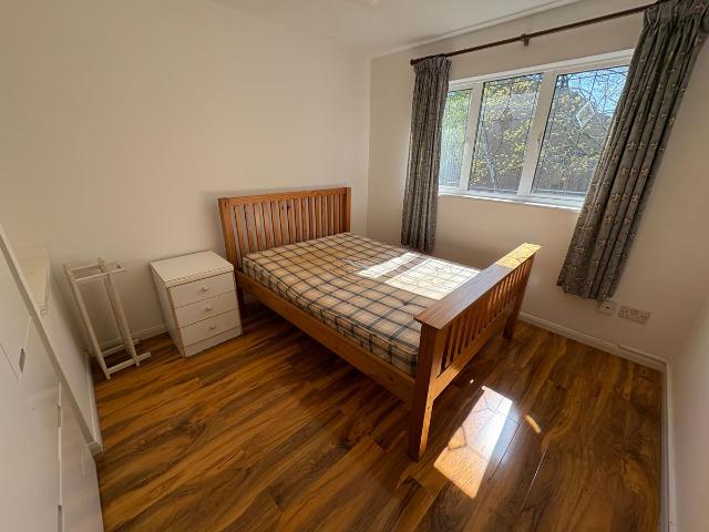 Robins Close, Uxbridge UB8, 1 bed flat to rent, £1,400 pcm | PrimeLocation
