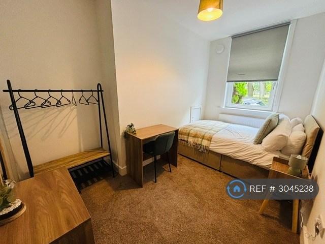 Robins Lane, St Helens, WA9 1 bed in a house share to rent £550 pcm £127 pw