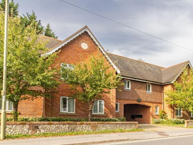 Robins Nest, Church Street, Alton, Hampshire GU34, 1 bed flat to rent, £1,100 pcm | PrimeLocation
