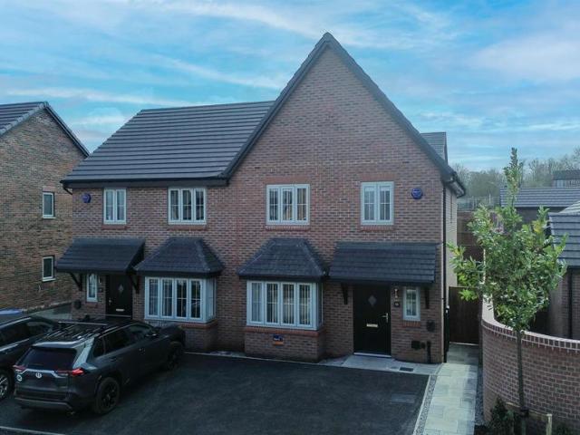 Robins Pasture, Warrington WA13 3 bed semi detached house to rent £1,800 pcm £415 pw