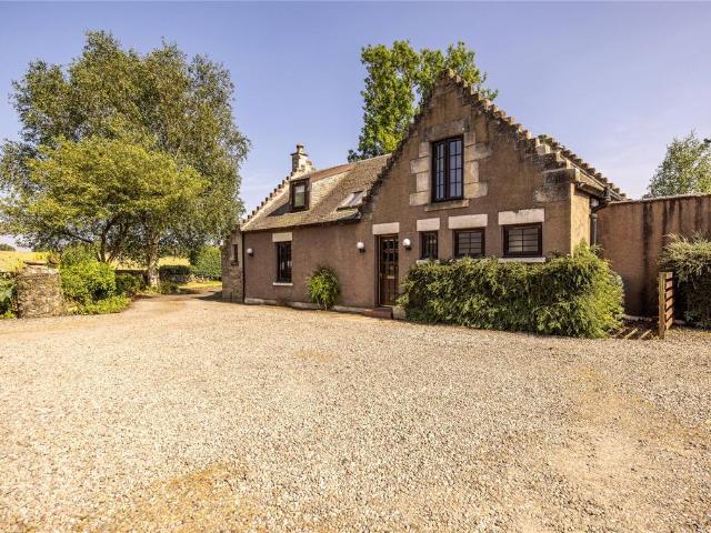 Robinsfield, Balmore Road, Bardowie, G62 4 bed detached house to rent £1,850 pcm £427 pw