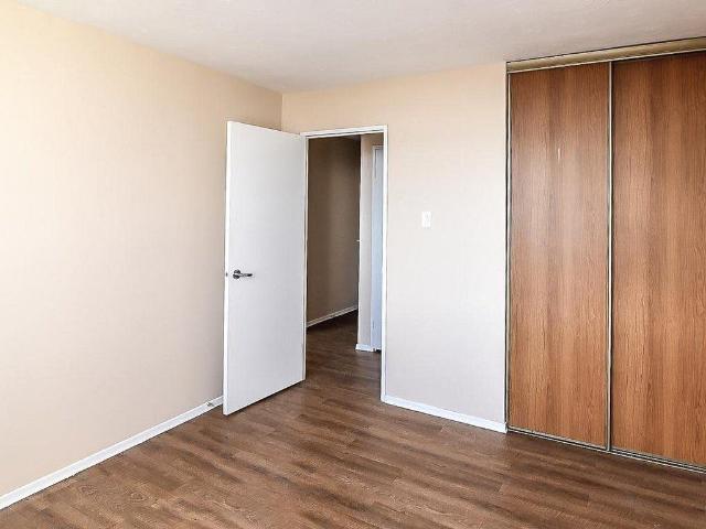 Robinson Towers 1 Bedroom Apartment for Rent at 100 King St E, Hamilton, ON L8G 1K8 Stoney Creek Estates