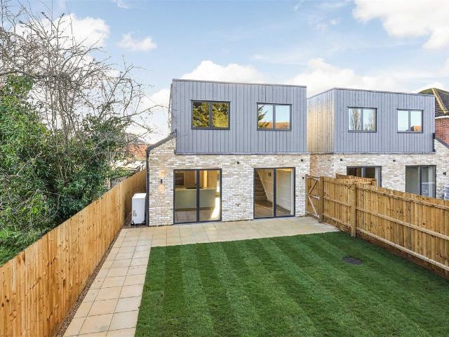 Robinson Mews, Kendal Way, Cambridge CB4, 3 bed detached house to rent, £2,500 pcm | PrimeLocation