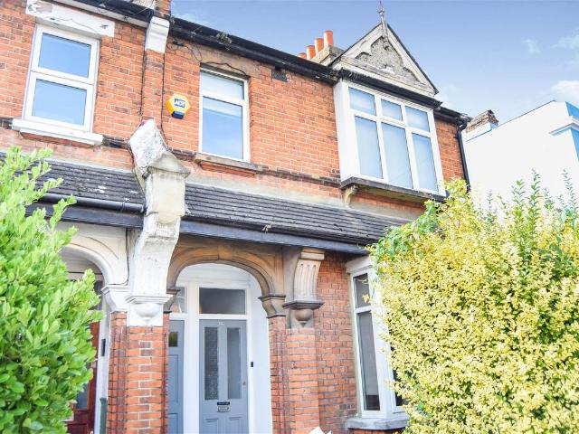 Robinson Road, Colliers Wood SW17, 2 bed maisonette to rent, £2,100 pcm | PrimeLocation